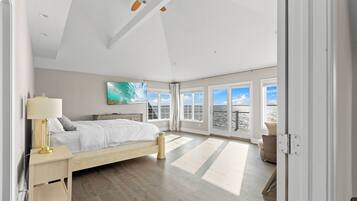 5 bedrooms, iron/ironing board, WiFi, bed sheets