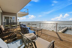 Outdoor dining - Kent Island Waterfront Retreat (Stevensville)