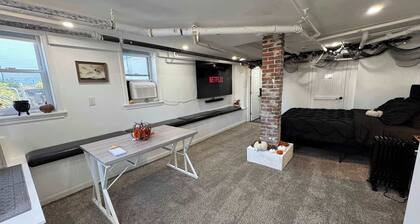 Salem Cozy Lower-Lever Suite
