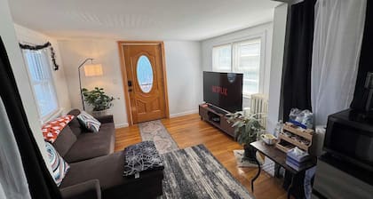 Humble 2BR Getaway Near Downtown Salem