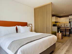 1 bedroom, Internet - w Sunlit Loft w Balcony in Santa Barbara (Bogotá)