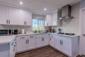 House | 1 bedroom, Internet - Cozy Comfort LA House With Stunning Scenic Views (Monterey Park)