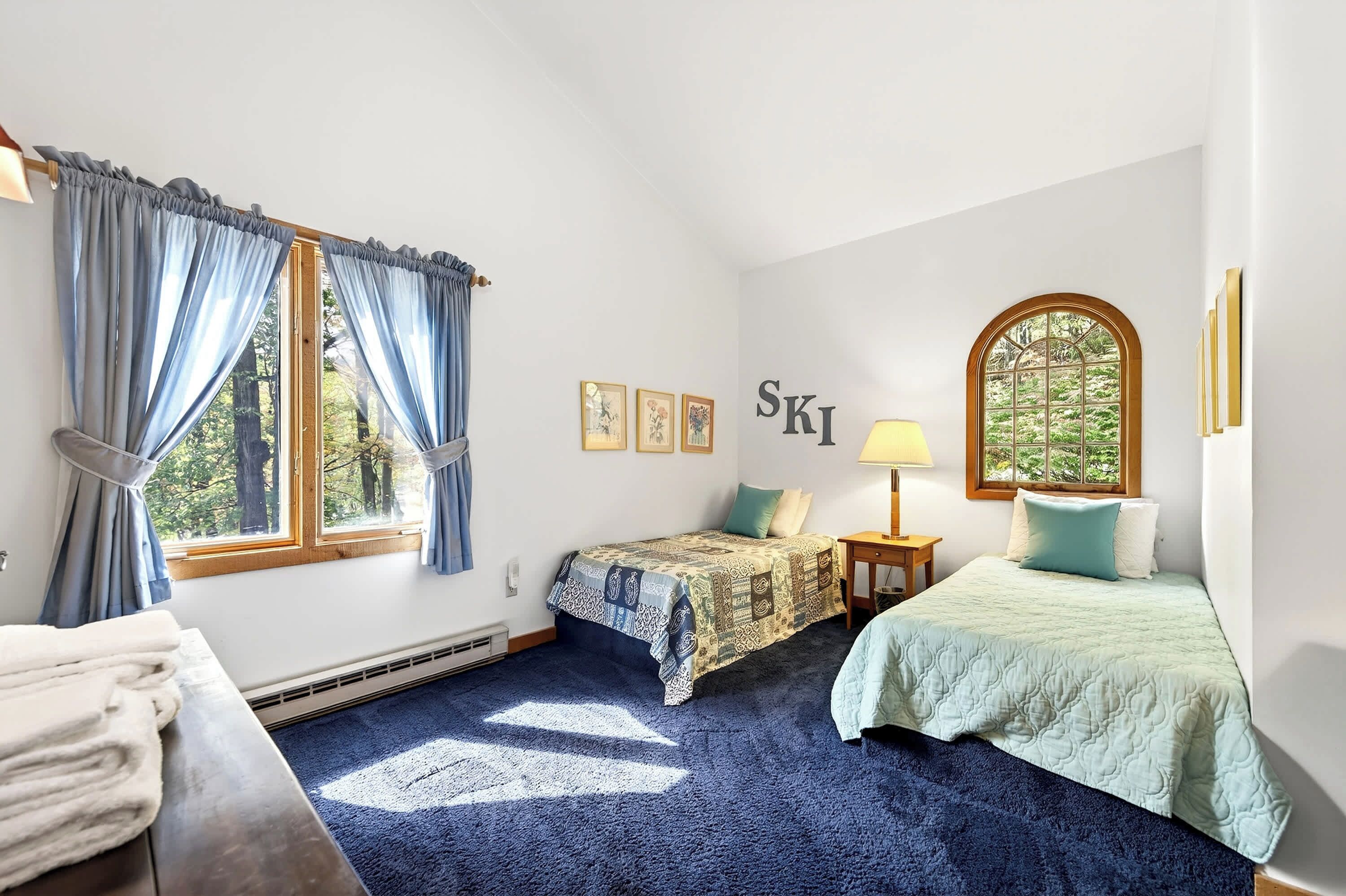 6 bedrooms, iron/ironing board, WiFi, bed sheets