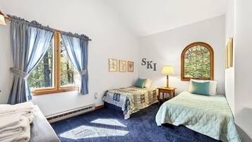 6 bedrooms, iron/ironing board, WiFi, bed sheets
