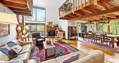 Spacious 6 Bedroom Chalet Near Holiday Valley