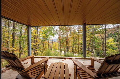 Spacious 6 Bedroom Chalet Near Holiday Valley