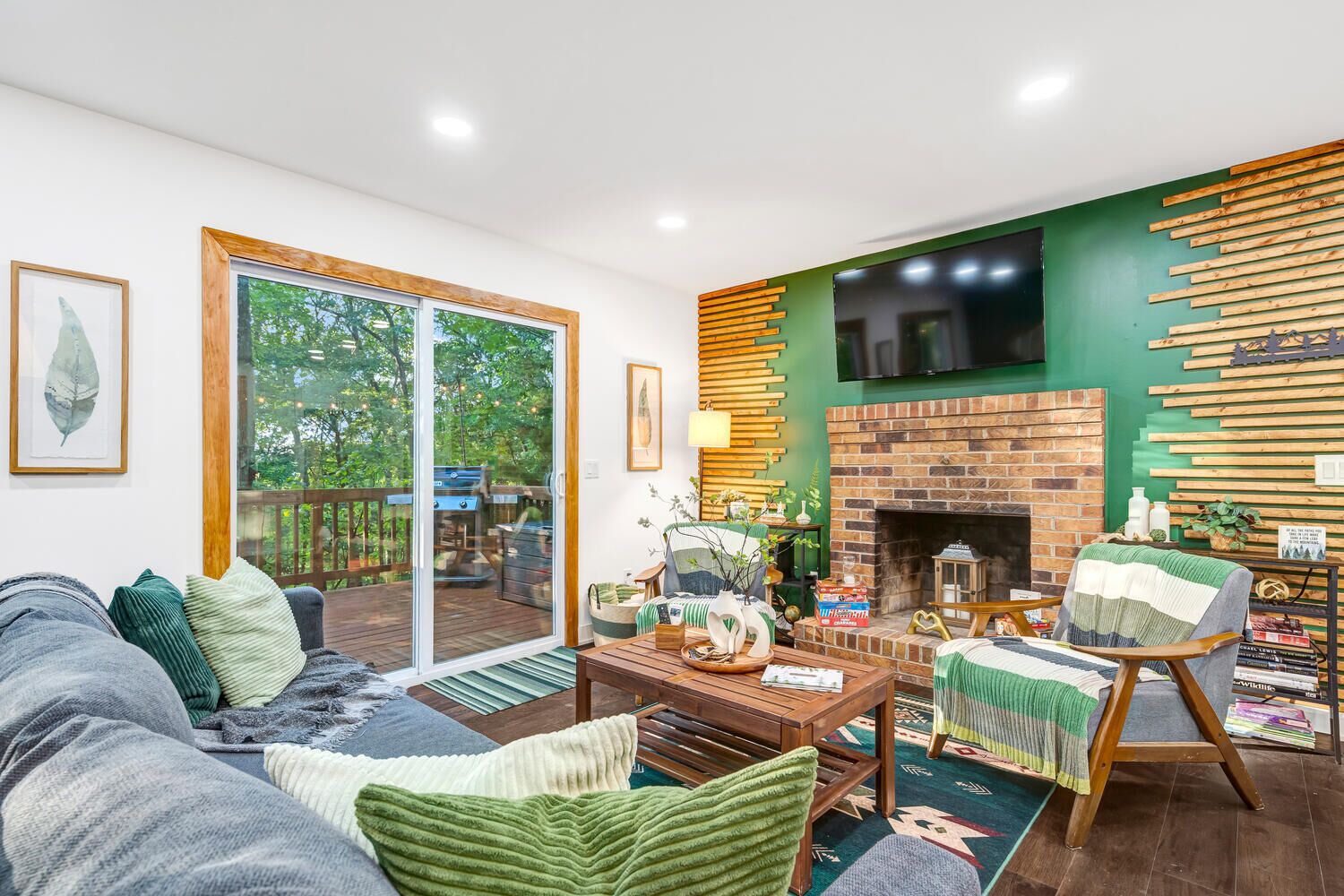 Smart-TV, Bücher, Stereoanlage