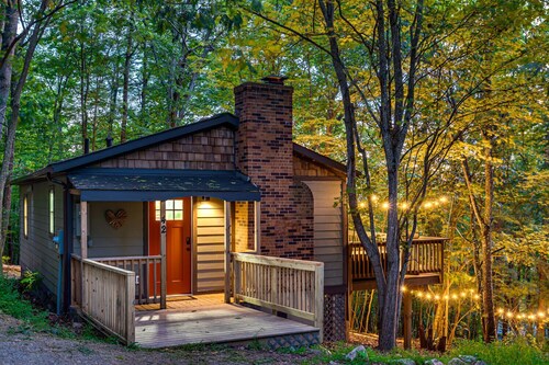 Hot tub • Pet Friendly • EV charger • Firepit • Secluded