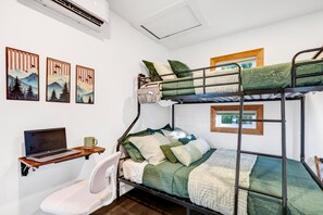2 bedrooms, desk, iron/ironing board, free WiFi