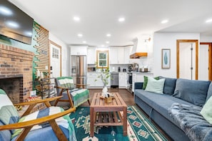 Smart TV, books, stereo