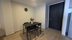 Apartment | Dining