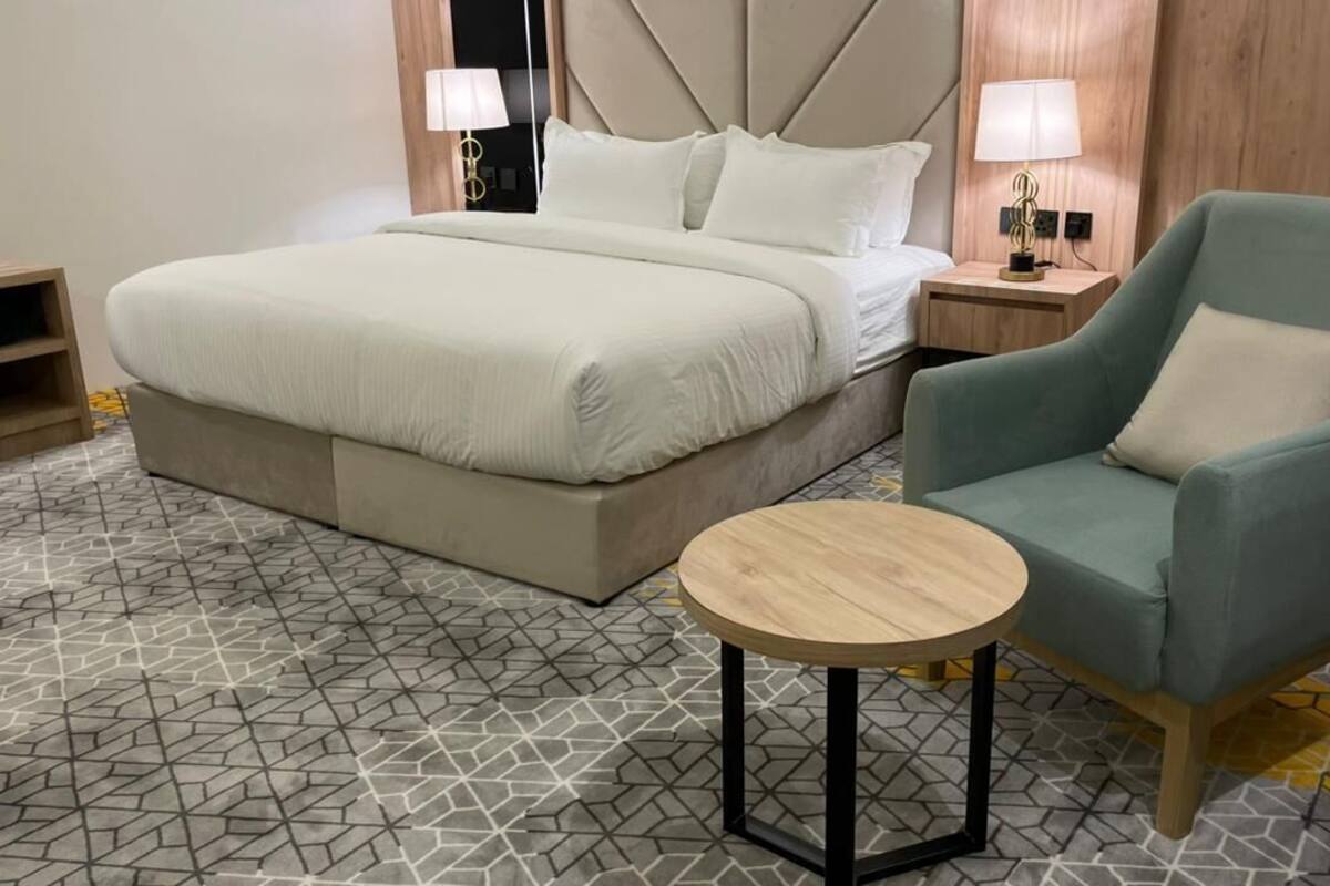 In-room safe, laptop workspace, blackout drapes, iron/ironing board
