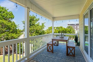 屋外ダイニングエリア