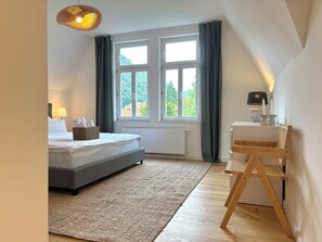 2 Schlafzimmer, Reisekinderbett, kostenloses WLAN, Bettwäsche