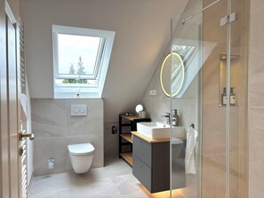 Haartrockner, Handtücher, Seife, Shampoo