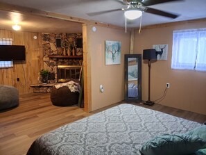 3 bedrooms, desk, iron/ironing board, WiFi