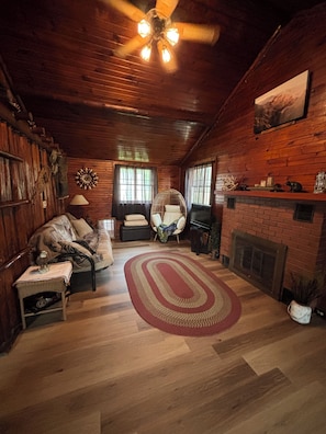 Smart TV, fireplace