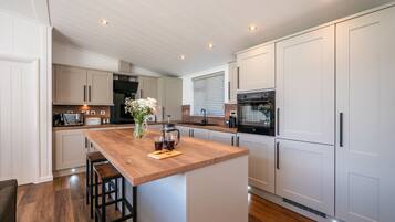 Réfrigérateur, micro-ondes, four, lave-vaisselle