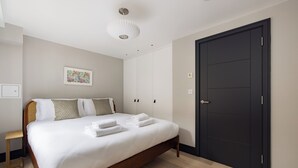 Apartemen, 3 kamar tidur, patio | Ruang kerja ramah laptop, tirai kedap cahaya, dan setrika/meja setrika