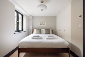 Laptop workspace, blackout drapes, iron/ironing board, free WiFi