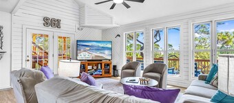 Treetop Oasis – Community Pool, Pet Friendly!