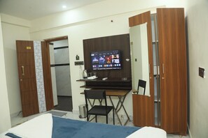 Deluxe Single Room, City View | Desk, laptop workspace, free WiFi