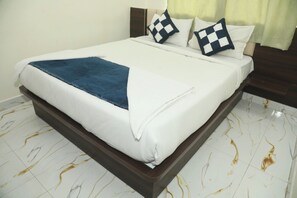 Deluxe Single Room, City View | Desk, laptop workspace, free WiFi