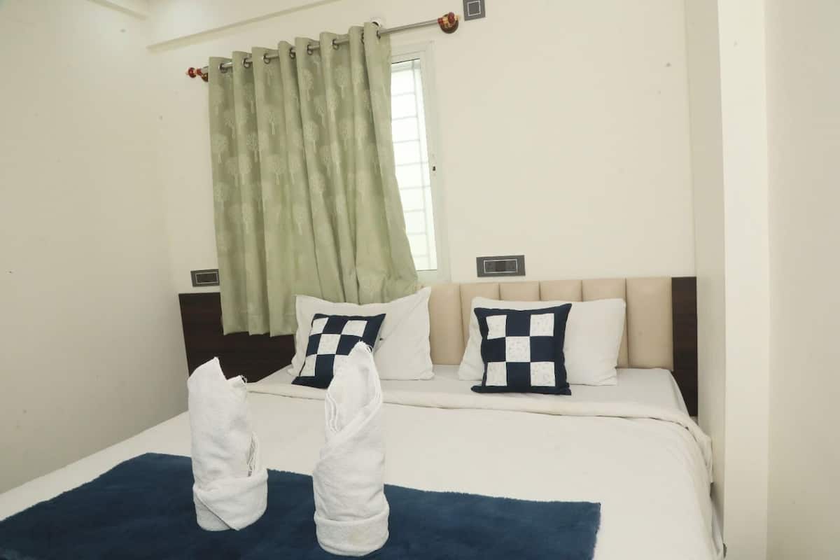 Deluxe Single Room, City View | Desk, laptop workspace, free WiFi