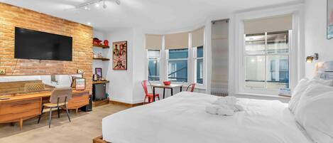 Fer et planche à repasser, Wi-Fi gratuit, draps fournis