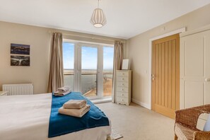 2 bedrooms, iron/ironing board, travel cot, WiFi