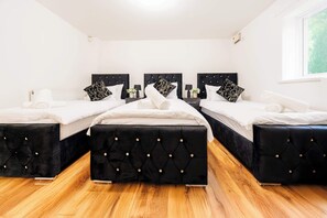 2 habitaciones, tabla de planchar con plancha y cuna de viaje