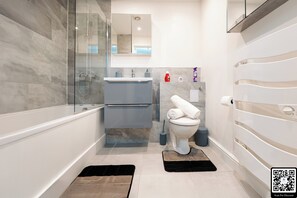 Haartrockner, Handtücher, Toilettenpapier