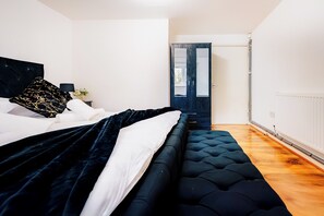 2 bedrooms, iron/ironing board, travel cot, free WiFi