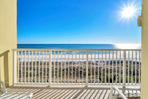 Property grounds - 5th Floor Unit @ Beach Front Waters Edge--Beach Service Included (Fort Walton Beach)