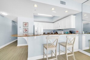 Fridge, microwave, oven, stovetop - 5th Floor Unit @ Beach Front Waters Edge--Beach Service Included (Fort Walton Beach)