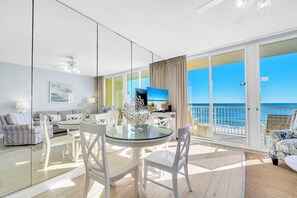 Dining - 5th Floor Unit @ Beach Front Waters Edge--Beach Service Included (Fort Walton Beach)