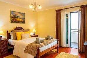 3 bedrooms, desk, iron/ironing board, WiFi