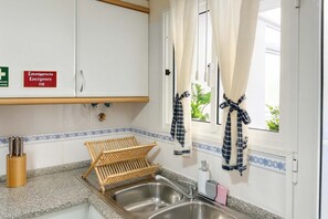 Fridge, microwave, oven, coffee/tea maker