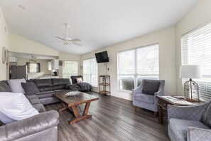 Casa clássico, vista para o rio | Área de estar