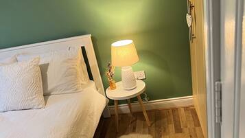 Iron/ironing board, internet, bed sheets