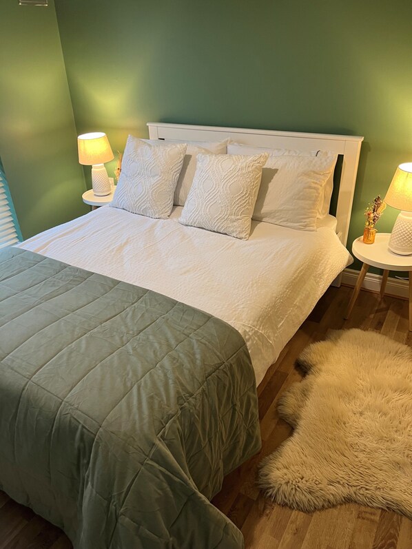 2 bedrooms, iron/ironing board, Internet, bed sheets