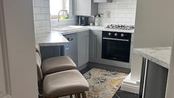 Micro-ondes, four, plaque de cuisson, lave-vaisselle