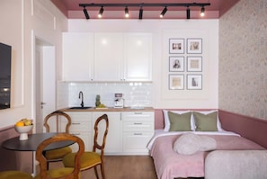 2 bedrooms, iron/ironing board, travel cot, WiFi