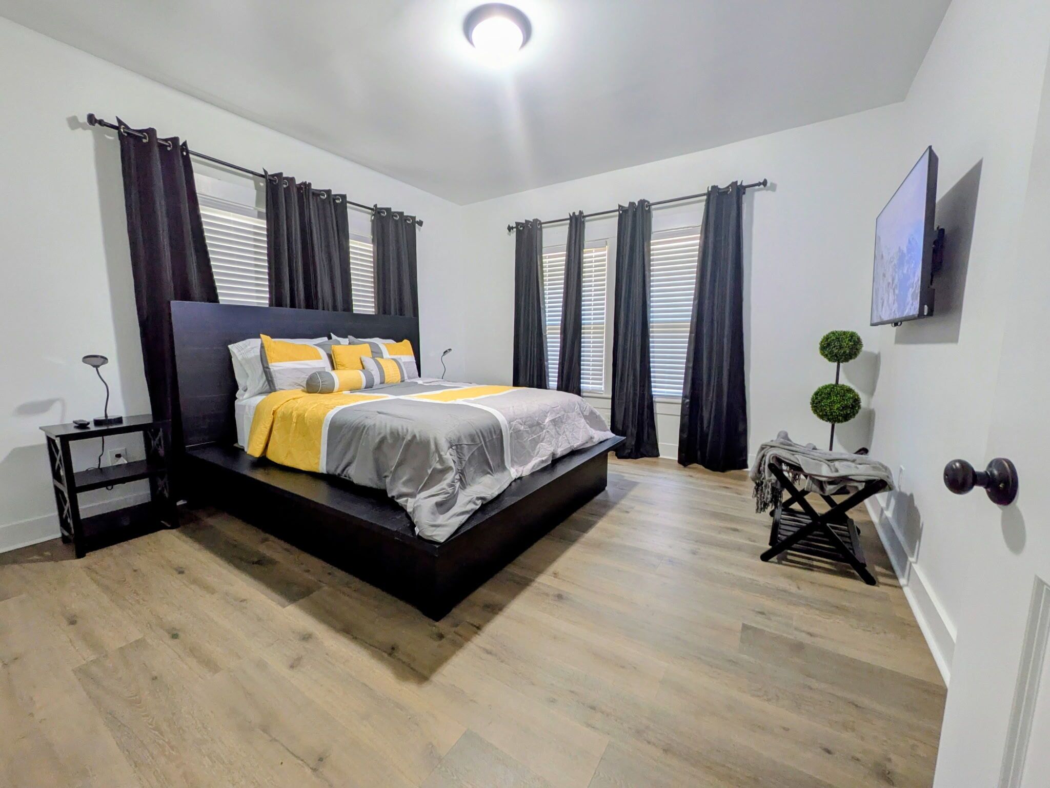 3 عدّة غرف نوم ومكواة/لوح كي وواي فاي مجانًا وملاءات أسرّة