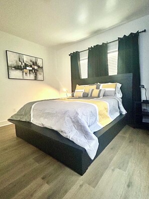 مكواة/لوح كي وواي فاي مجانًا وملاءات أسرّة