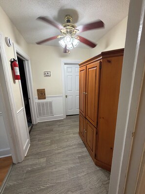 Interior - Wonderful 2-bedroom house charming ranch style home (Florence)