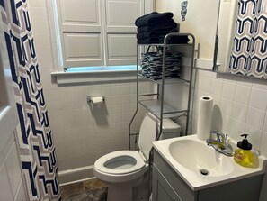 Towels, soap, toilet paper - Wonderful 2-bedroom house charming ranch style home (Florence)