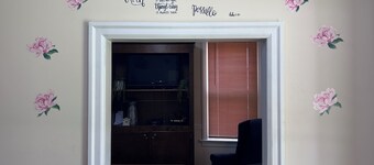 Wonderful 2-bedroom house charming ranch style home