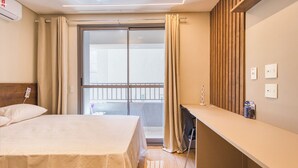 Apartment - Flat na Vila Mariana c Varanda pr x ao Metr (São Paulo)
