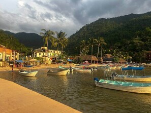 كراسي للتشمس، مناشف للشاطئ